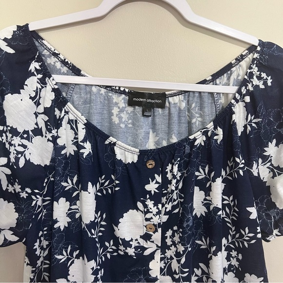 Modern Attraction Navy Blue White Floral Short Sleeve Button Up Top size large - Picture 3 of 7
